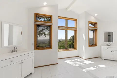 $2,700,000 | 1226 Vía Del Cerro, Vista, CA 92084