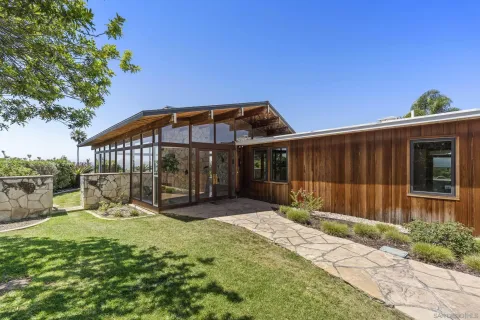 $2,700,000 | 1226 Vía Del Cerro, Vista, CA 92084