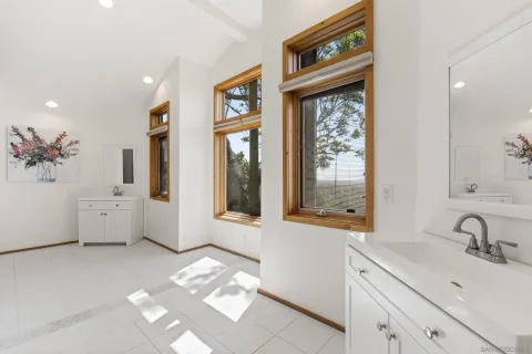 $2,700,000 | 1226 Vía Del Cerro, Vista, CA 92084