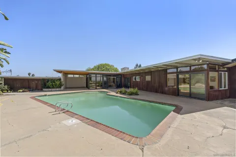 $2,700,000 | 1226 Vía Del Cerro, Vista, CA 92084