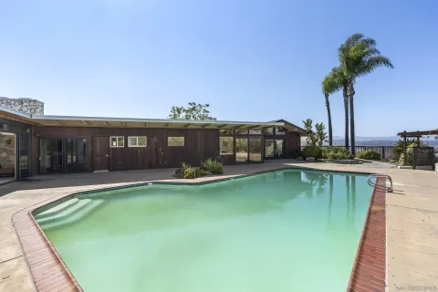 $2,700,000 | 1226 Vía Del Cerro, Vista, CA 92084
