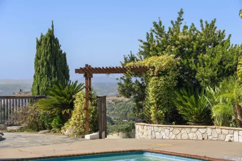 $2,700,000 | 1226 Vía Del Cerro, Vista, CA 92084