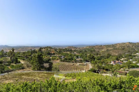 $2,700,000 | 1226 Vía Del Cerro, Vista, CA 92084
