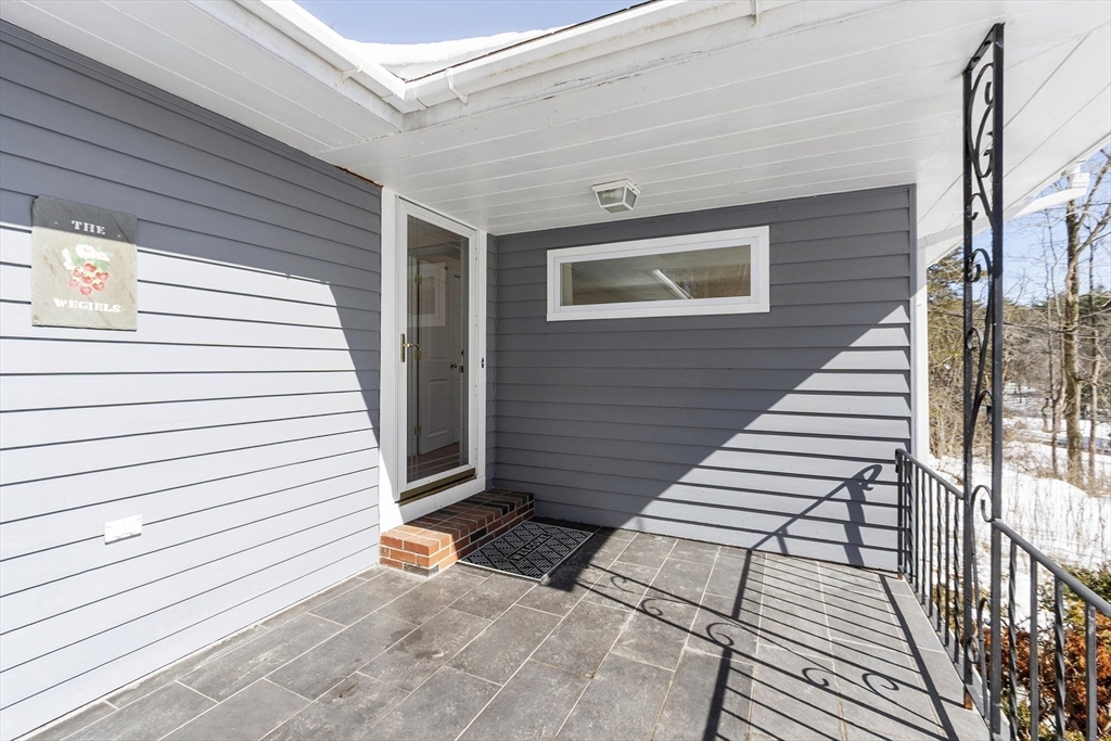 12 South Acton Road Stow, MA 01775 - Photo 4 of 41