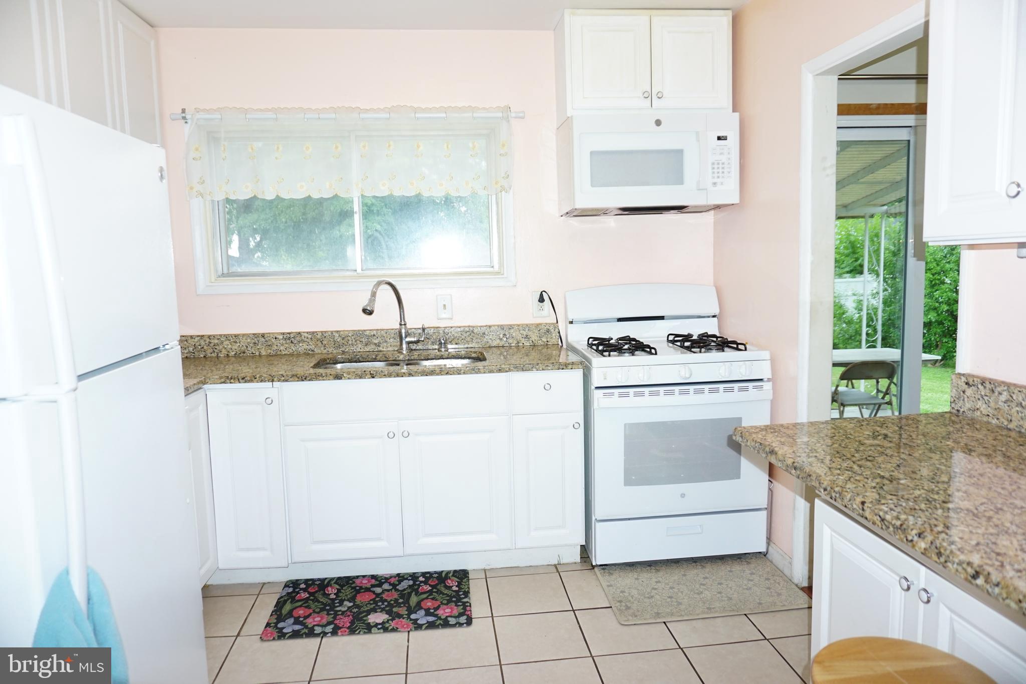 5904 Charnwood Road Baltimore, MD 21228 - Photo 8 of 20 Kitchen
