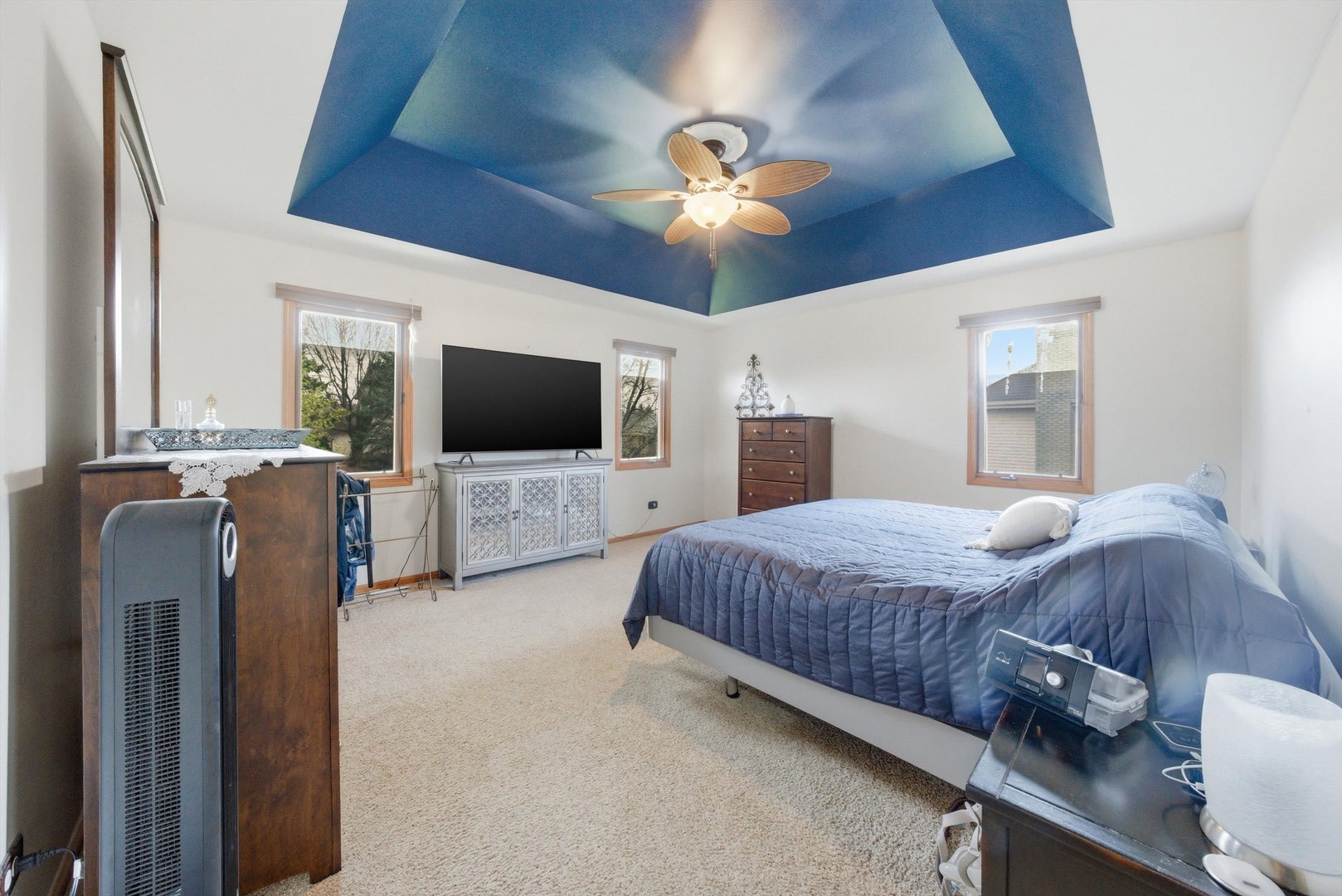572 Bishops Gate New Lenox, IL 60451 - Photo 21 of 37 a spacious bedroom with a bed and a flat screen tv