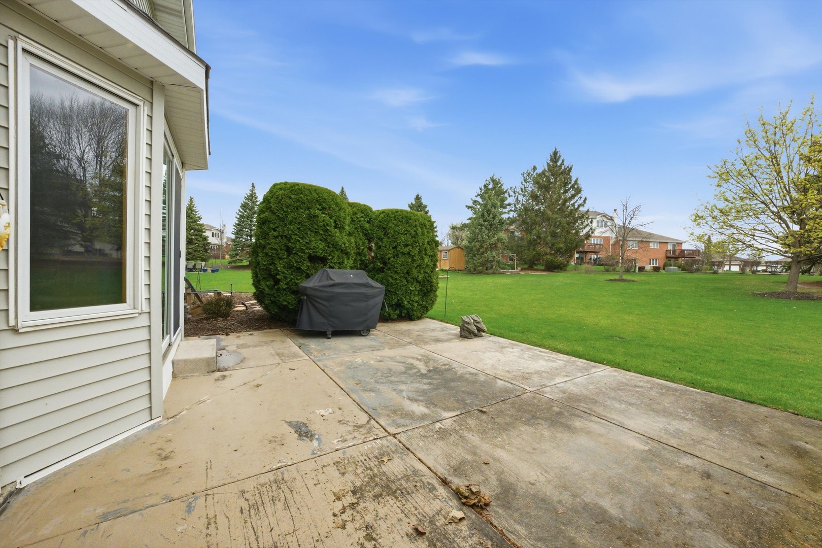572 Bishops Gate New Lenox, IL 60451 - Photo 33 of 37 a view of a garden with pathway