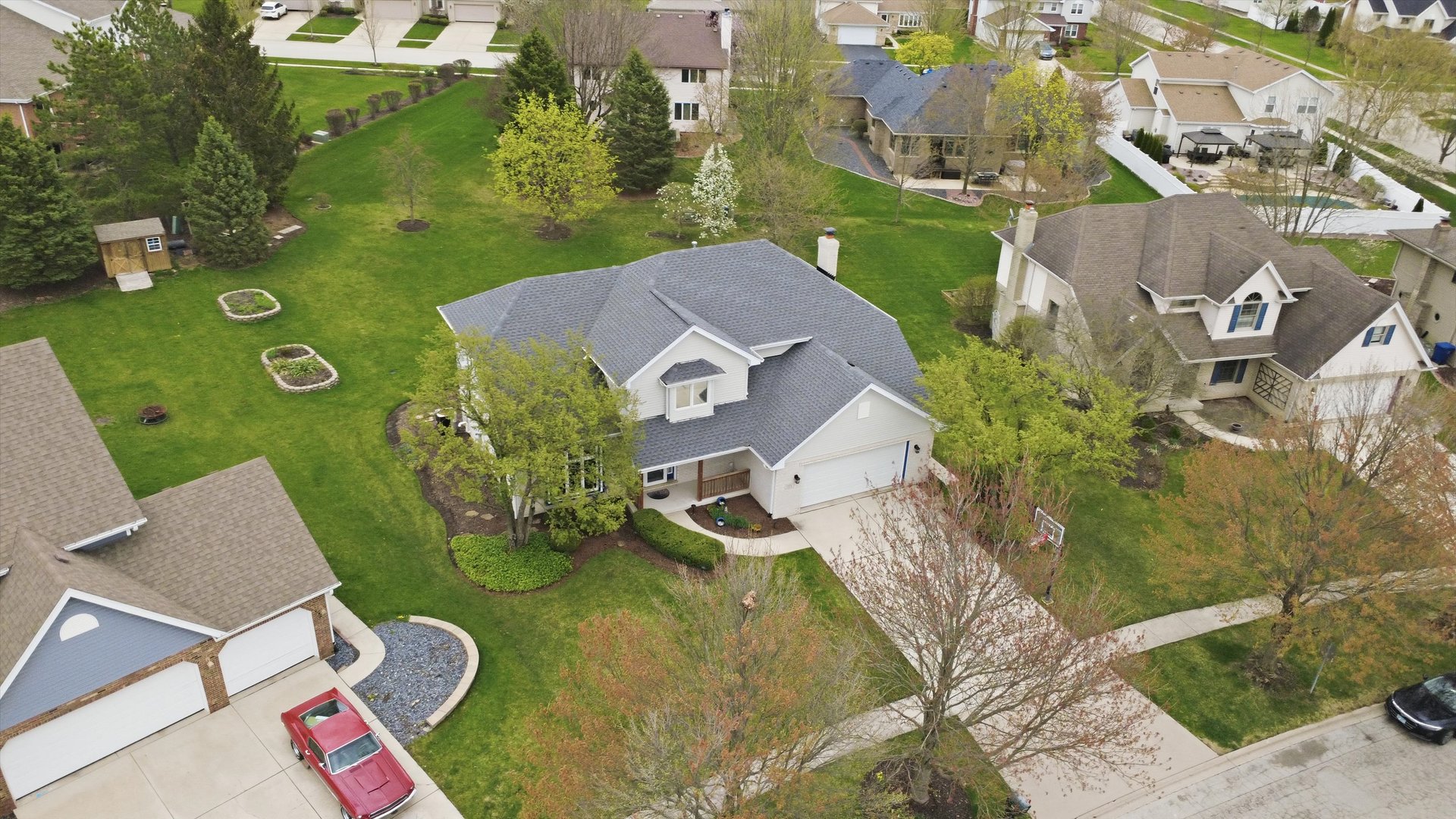 572 Bishops Gate New Lenox, IL 60451 - Photo 8 of 37 an aerial view of a house with a garden