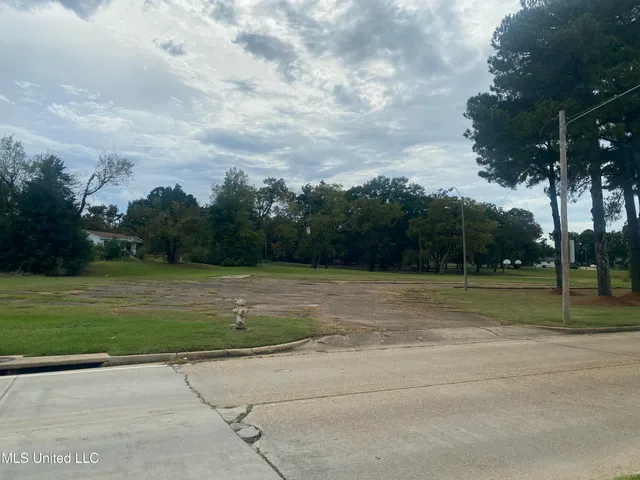 $60,000 | 2875 Medgar Evers Boulevard, Jackson, MS 39213