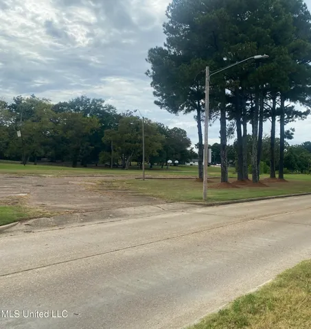 $60,000 | 2875 Medgar Evers Boulevard, Jackson, MS 39213