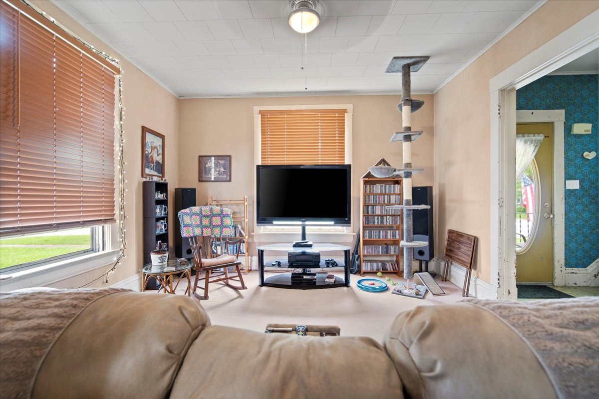 219 West Bennett Street Pontiac, IL 61764 - Photo 5 of 29