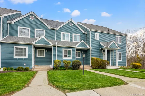 $3,300 | 702 Somerset Knoll, Brewster, NY 10509