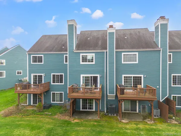 $3,300 | 702 Somerset Knoll, Brewster, NY 10509