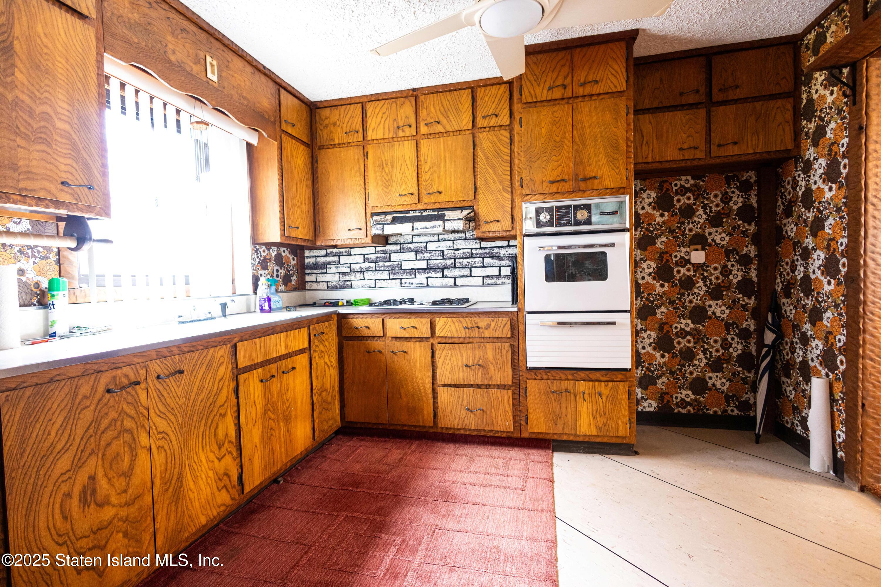 186 Raritan Avenue Staten Island, NY 10304 - Photo 16 of 51 6F1A1356