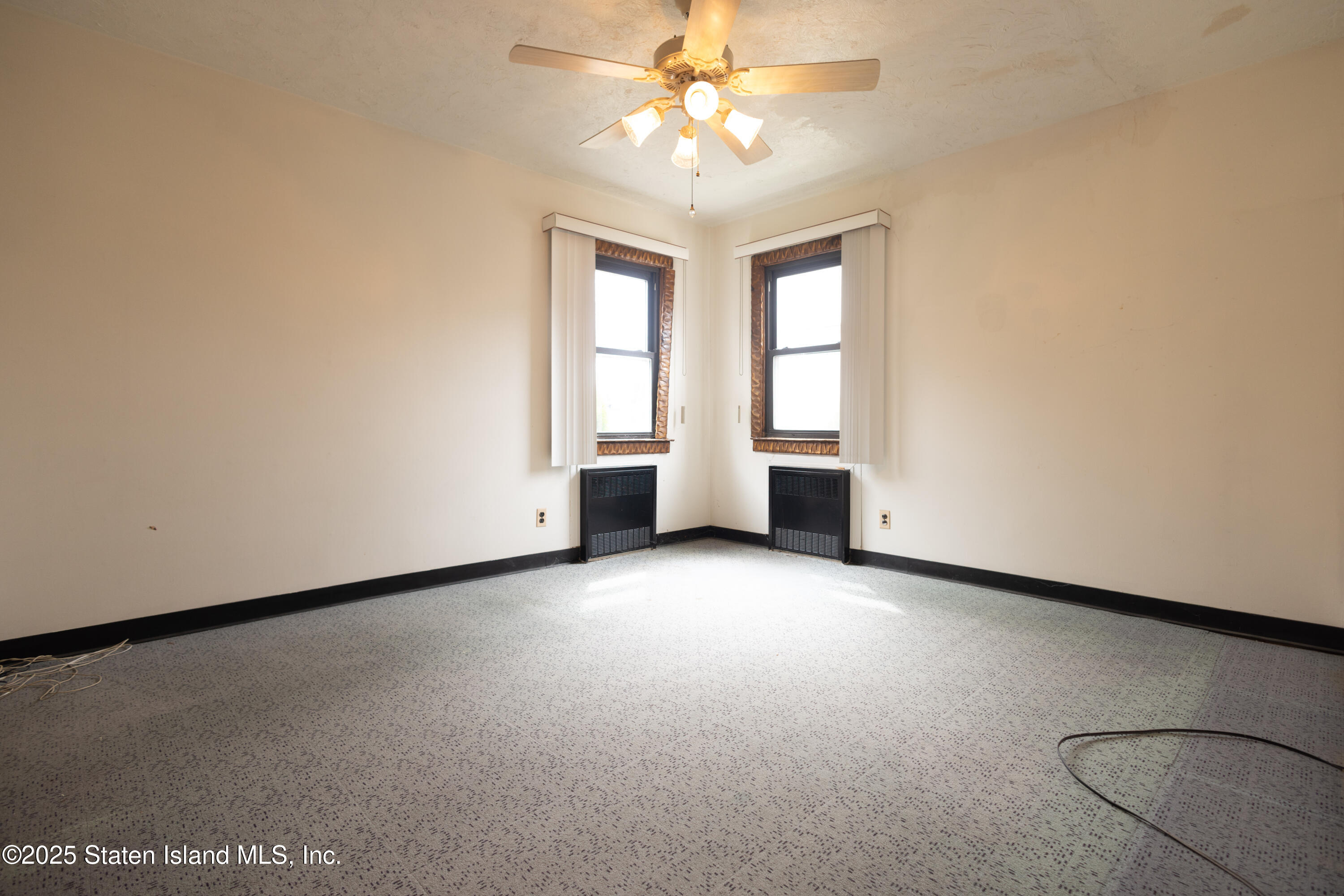 186 Raritan Avenue Staten Island, NY 10304 - Photo 18 of 51 6F1A1375