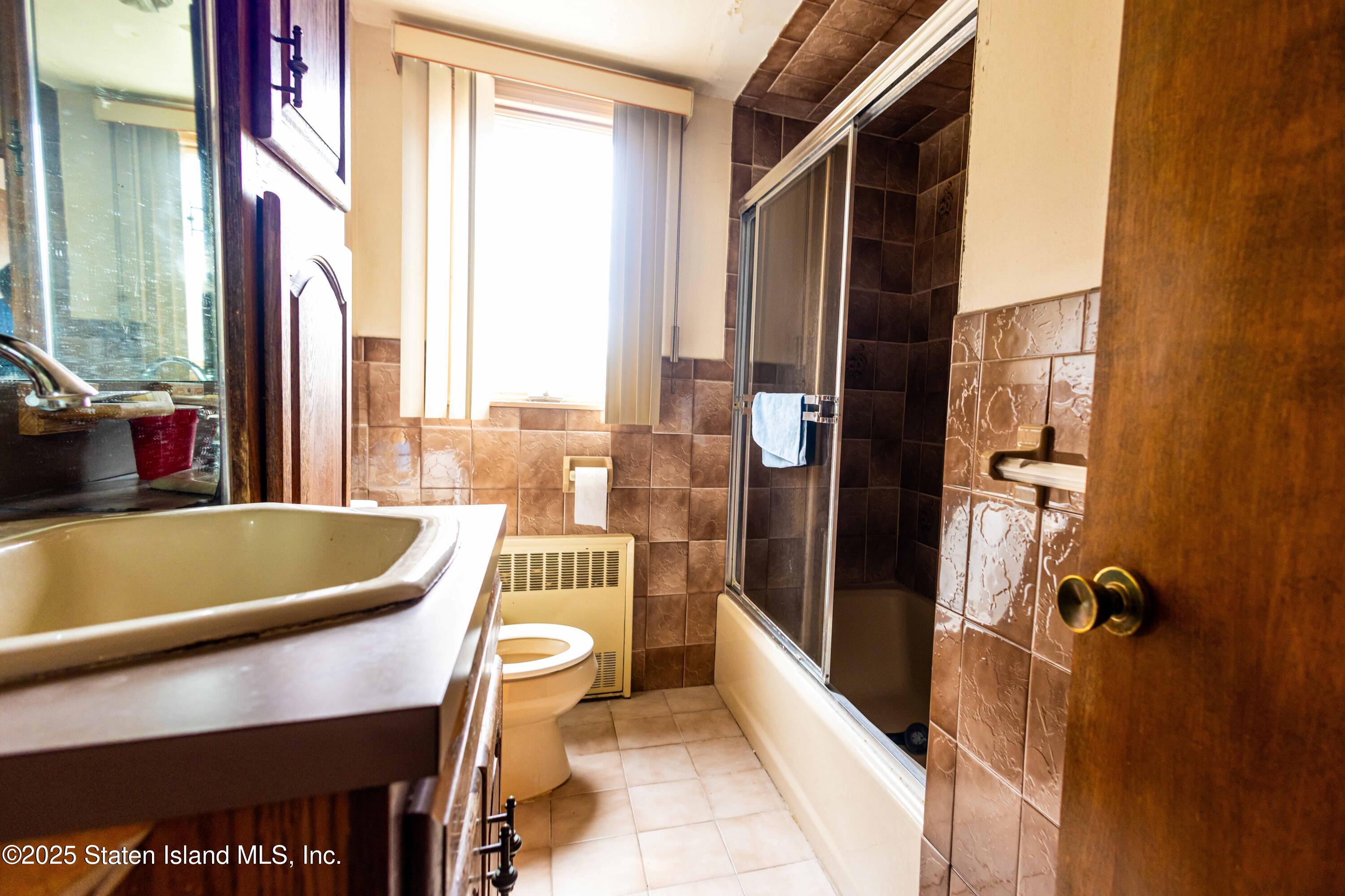 186 Raritan Avenue Staten Island, NY 10304 - Photo 24 of 51