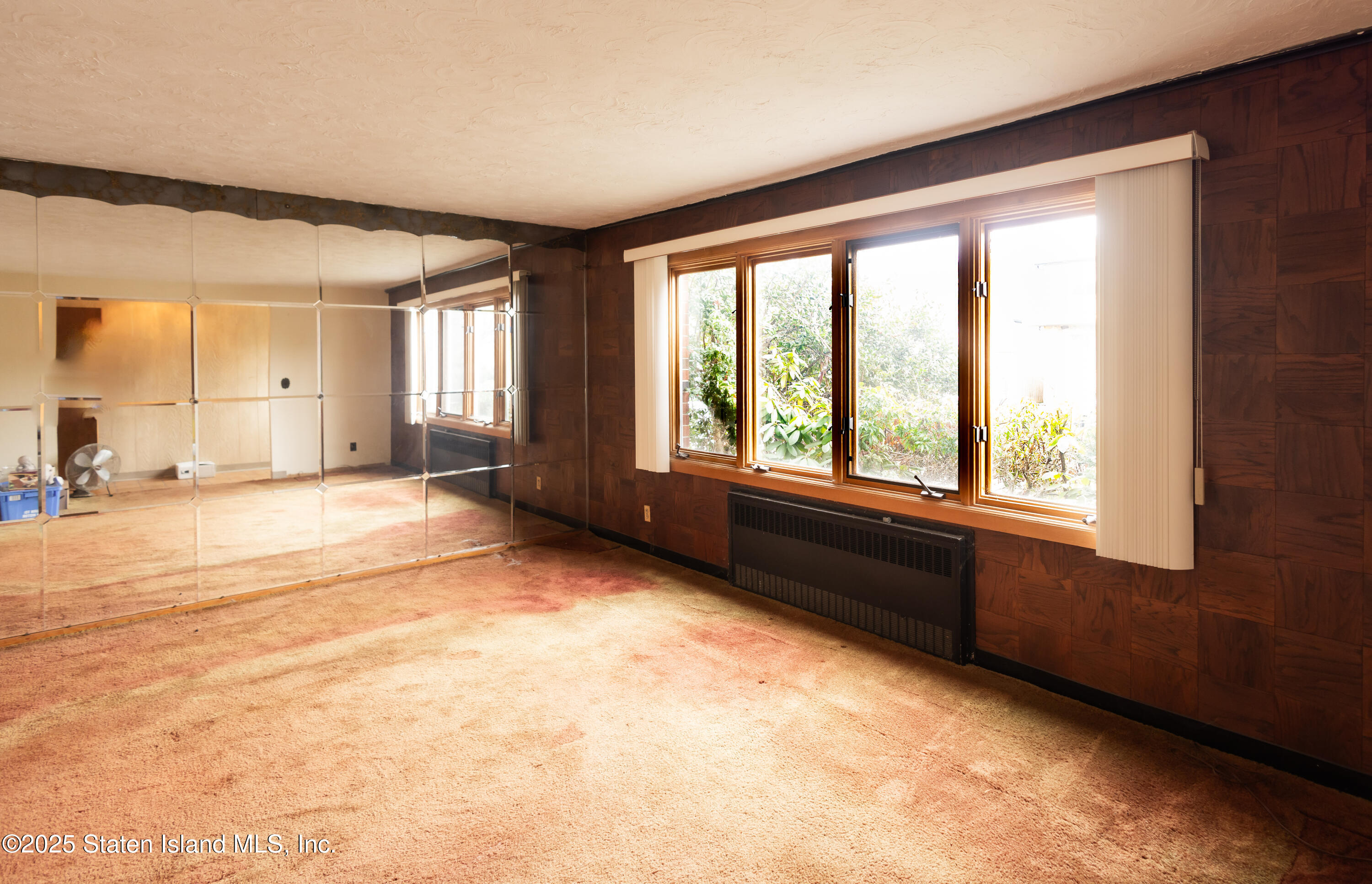 186 Raritan Avenue Staten Island, NY 10304 - Photo 3 of 51 6F1A1344