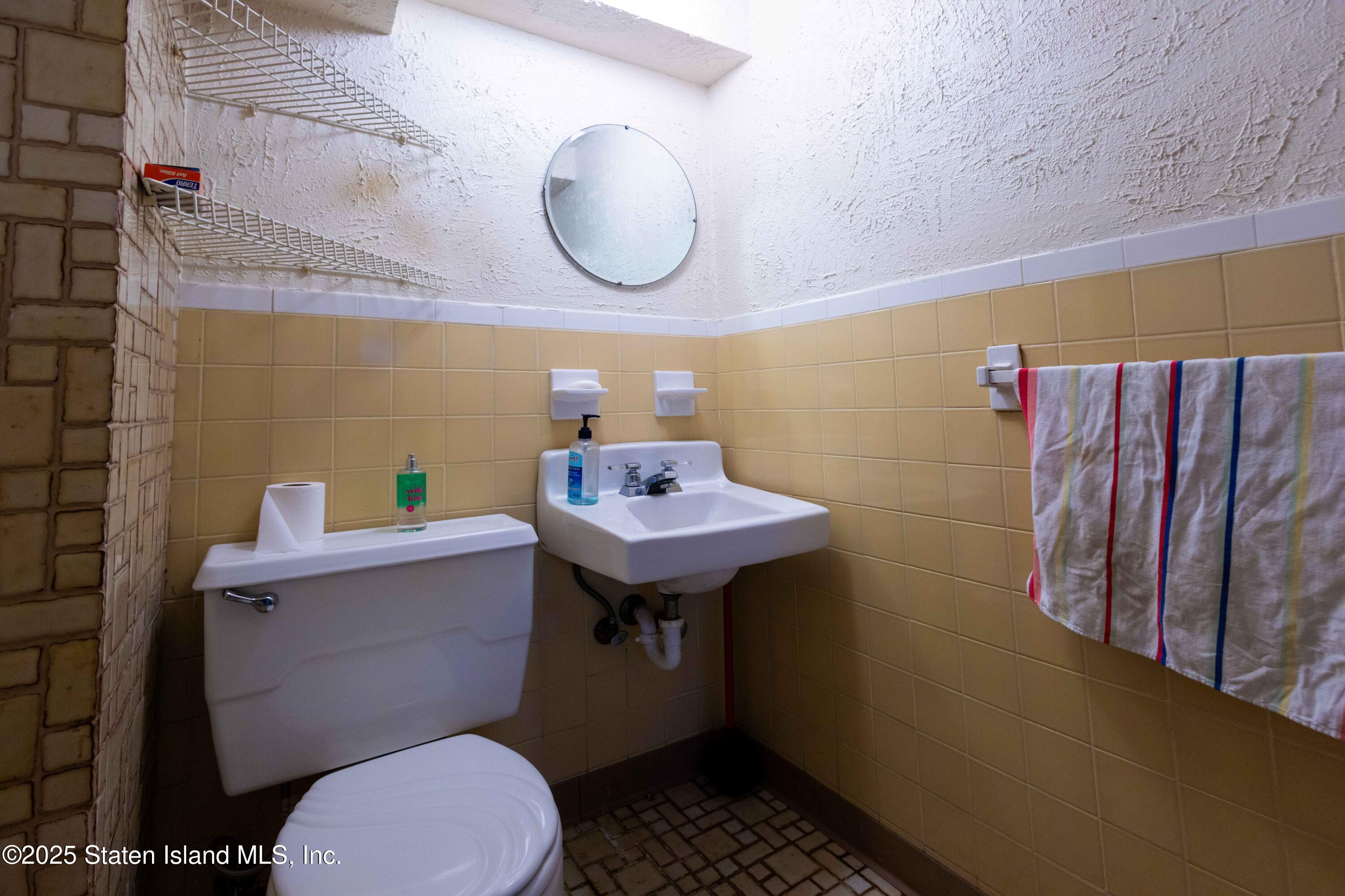 186 Raritan Avenue Staten Island, NY 10304 - Photo 31 of 51 6F1A1395