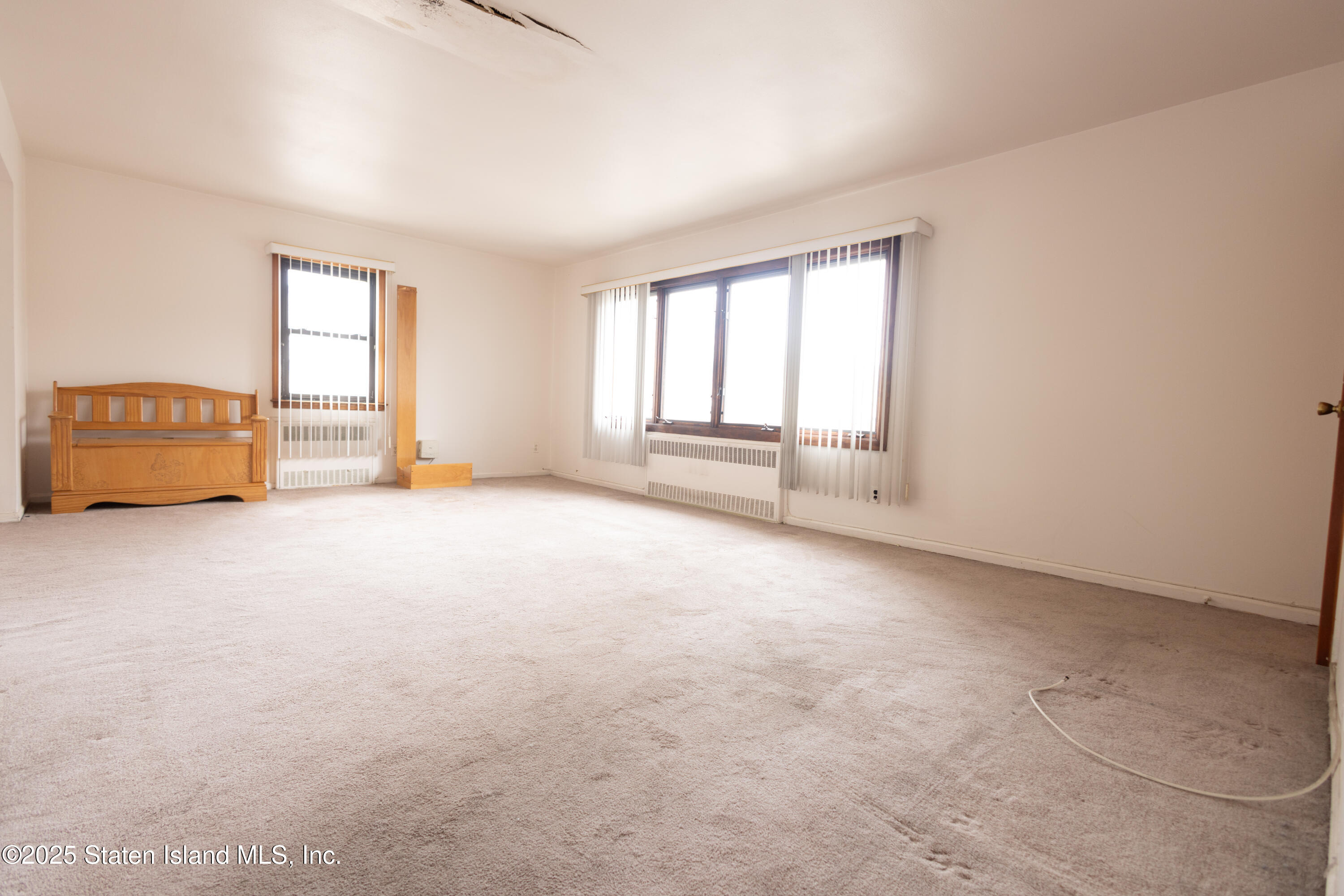 186 Raritan Avenue Staten Island, NY 10304 - Photo 35 of 51 6F1A1407