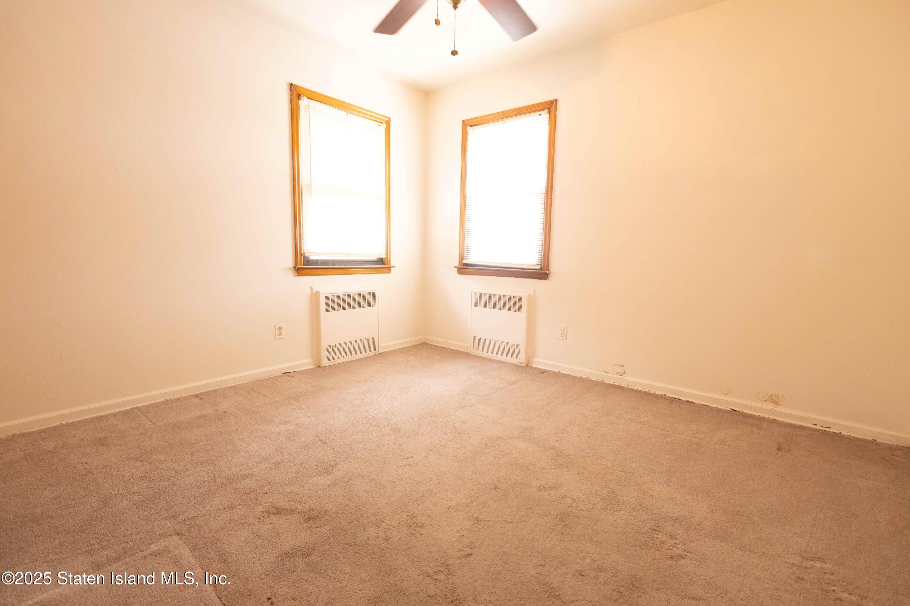 186 Raritan Avenue Staten Island, NY 10304 - Photo 43 of 51 6F1A1435