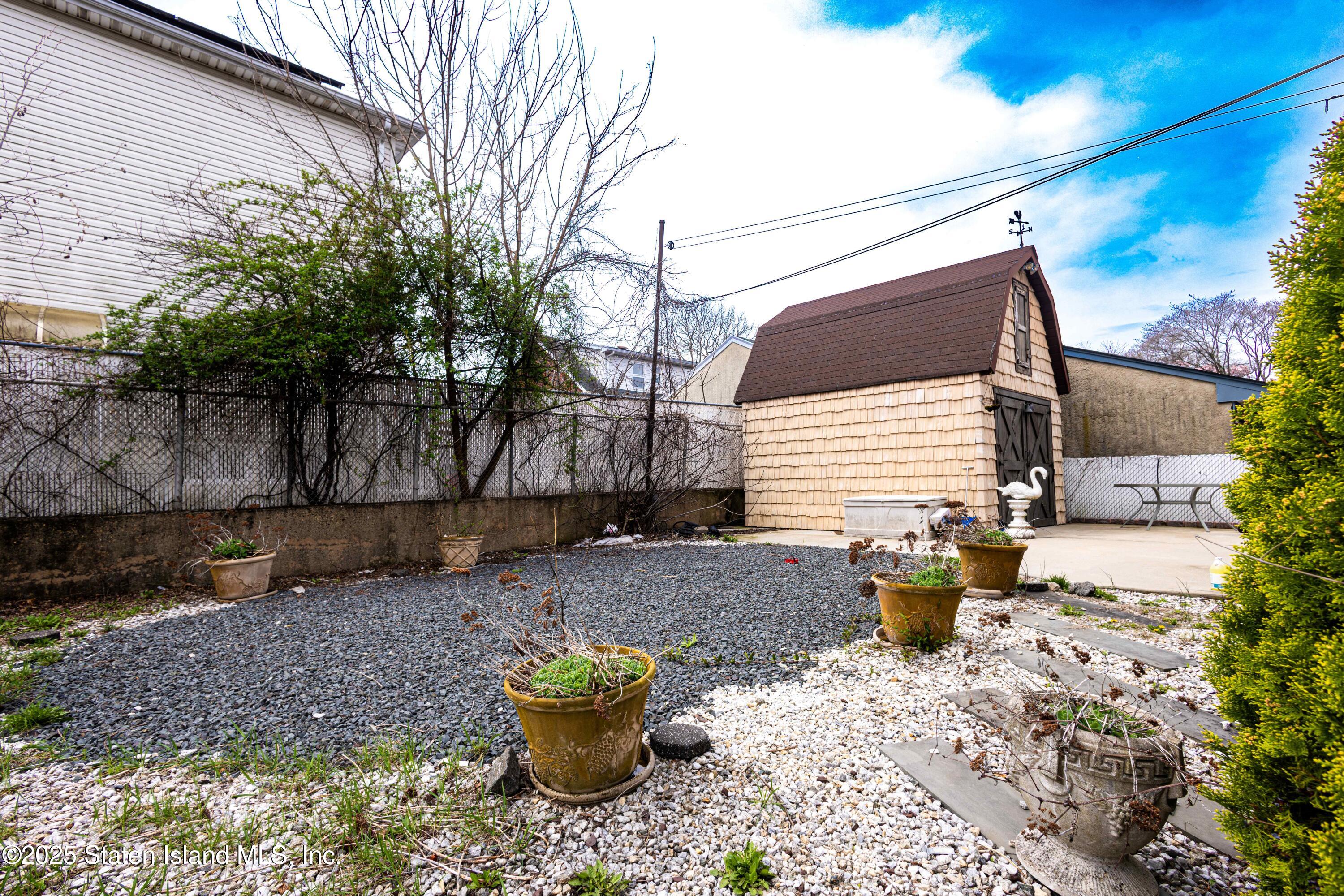 186 Raritan Avenue Staten Island, NY 10304 - Photo 47 of 51 6F1A1330
