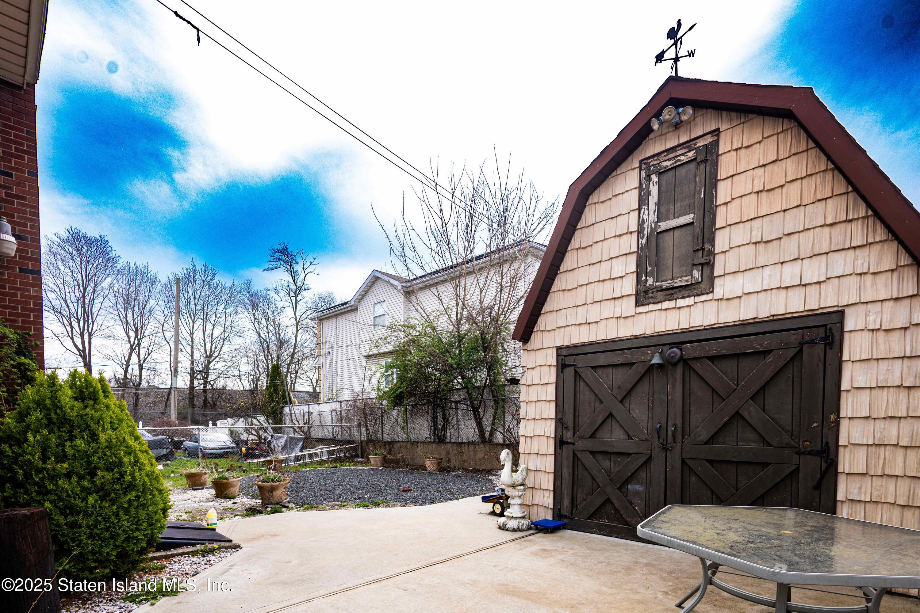 186 Raritan Avenue Staten Island, NY 10304 - Photo 49 of 51 6F1A1324