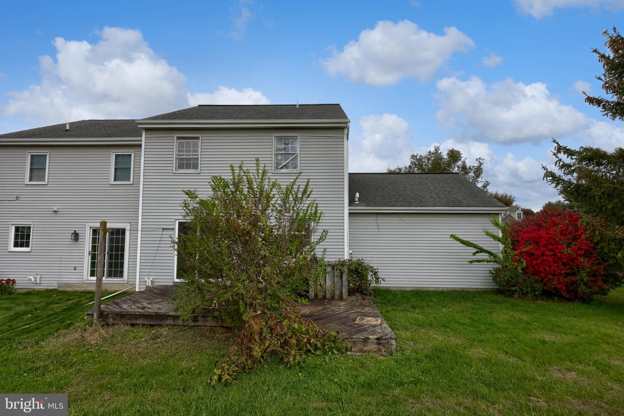 28 Brookview Drive Lititz, PA 17543 - Photo 7 of 31 a view of a house with a yard