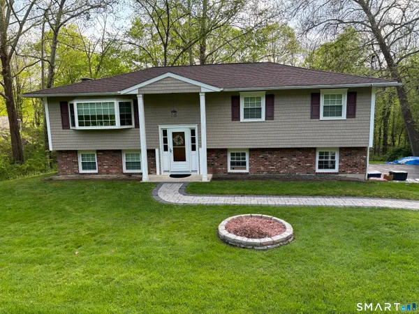 $595,000 | 22 Prospect Drive, Brookfield, CT 06804