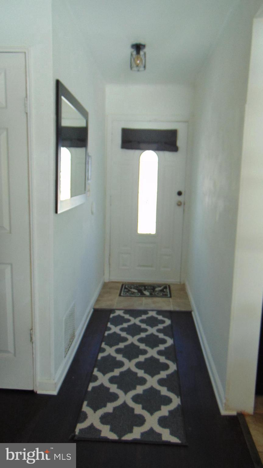 25 Endicott Road Hamilton, NJ 08690 - Photo 2 of 24