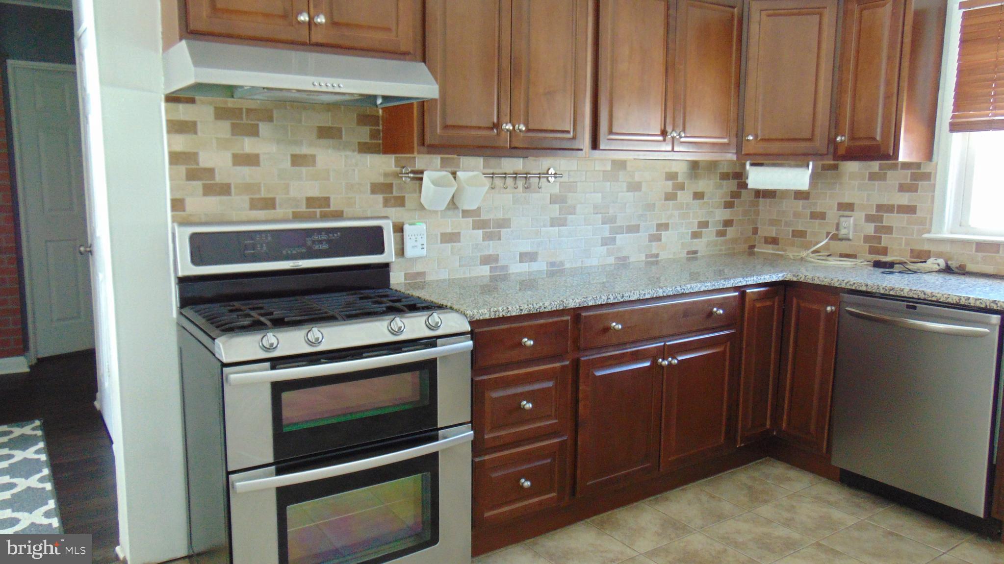 25 Endicott Road Hamilton, NJ 08690 - Photo 3 of 24