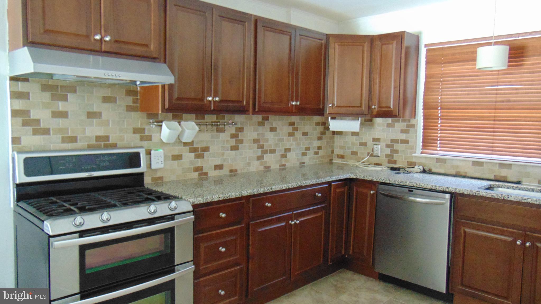 25 Endicott Road Hamilton, NJ 08690 - Photo 4 of 24