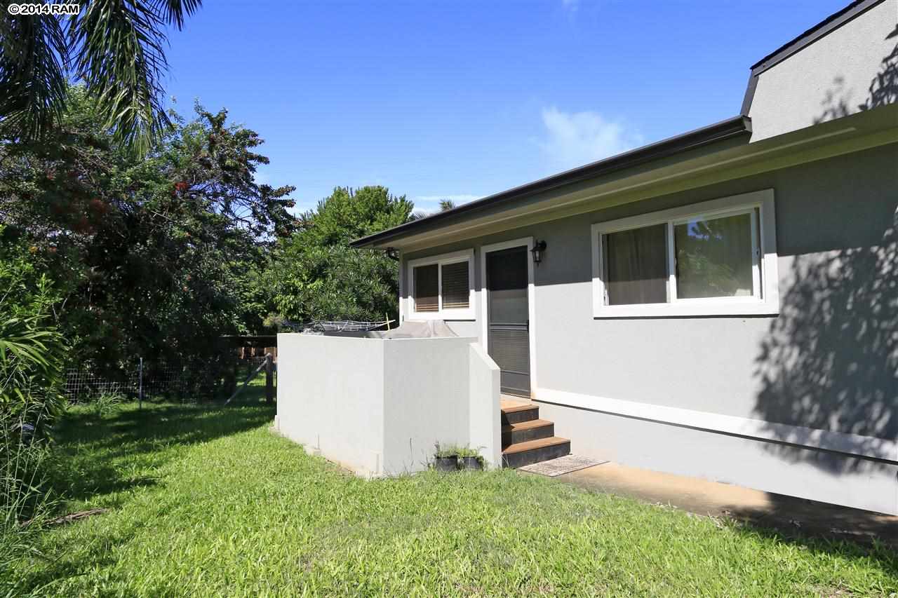 701 Kauhikoa Road Haiku, HI 96708 - Photo 20 of 27 a white house that has tree in front of it