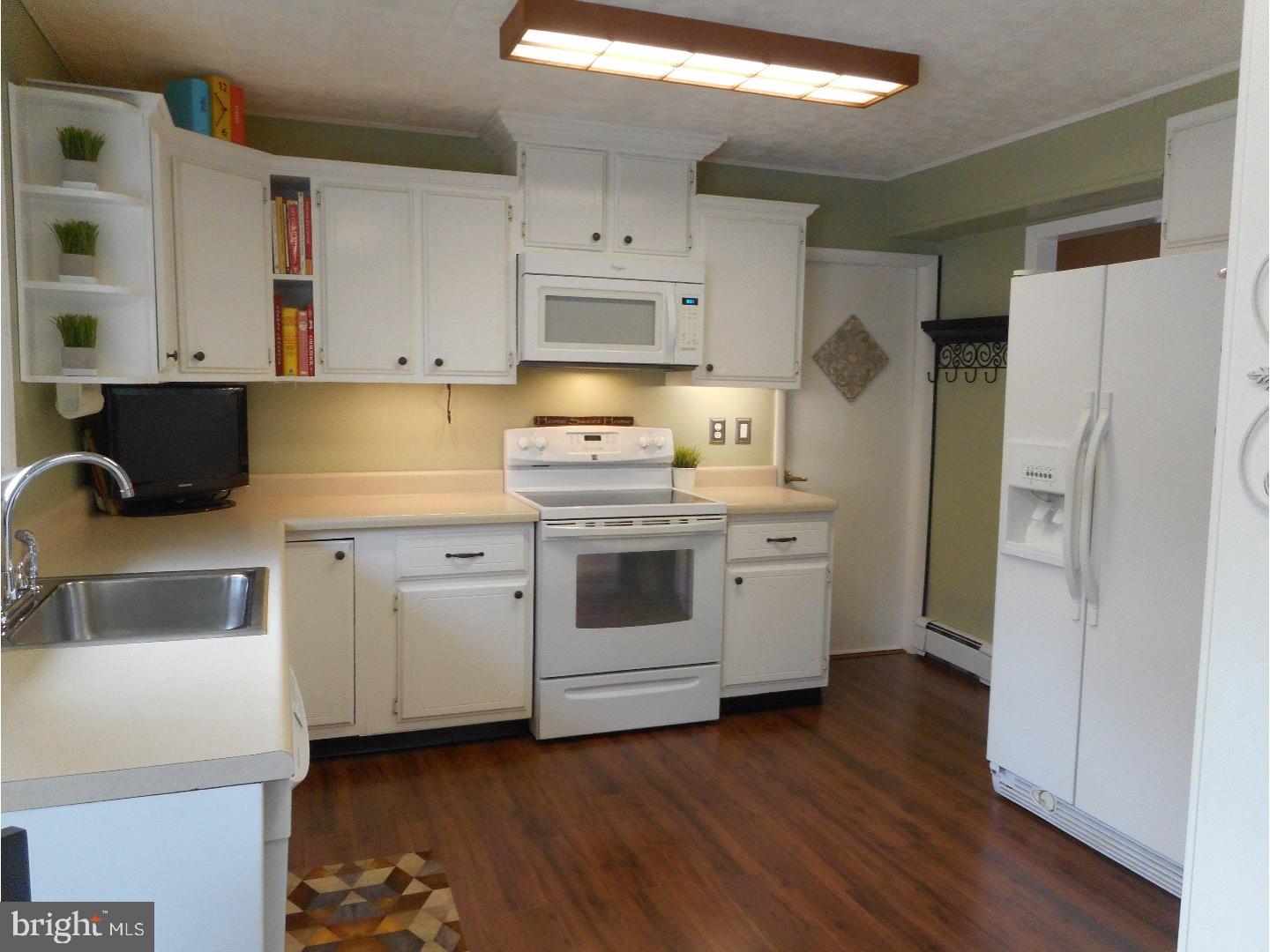 7 Spindletree Road Levittown, PA 19056 - Photo 8 of 25 Kitchen