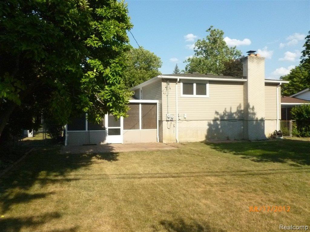 15521 Levan Road Livonia, MI 48154 - Photo 12 of 13 Rear of Home.JPG