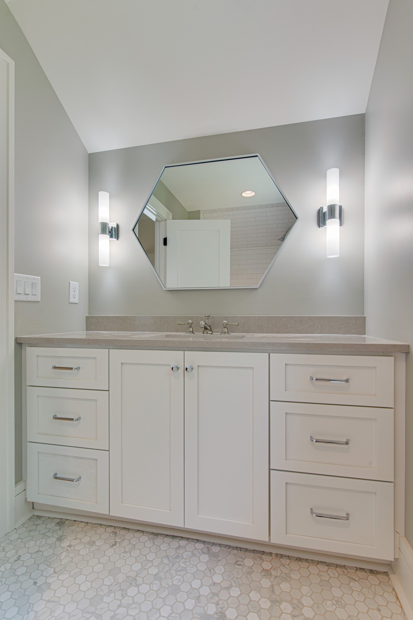 2111 Natchez Trace Nashville, TN 37212 - Photo 30 of 41 a view of a hallway to closet