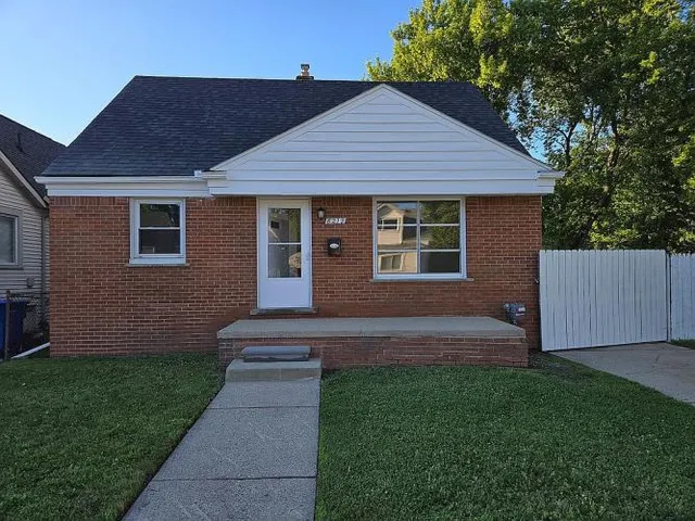 $149,000 | 8219 Maxwell Avenue, Warren, MI 48089