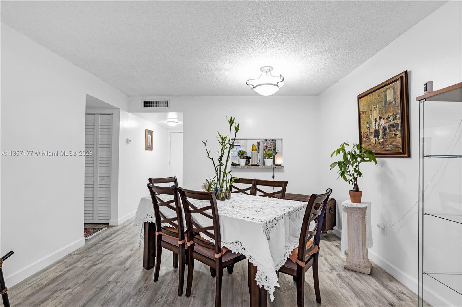 Kendall Miami, FL 33176 - Photo 11 of 35 a view of a dining room with furniture and wooden floor