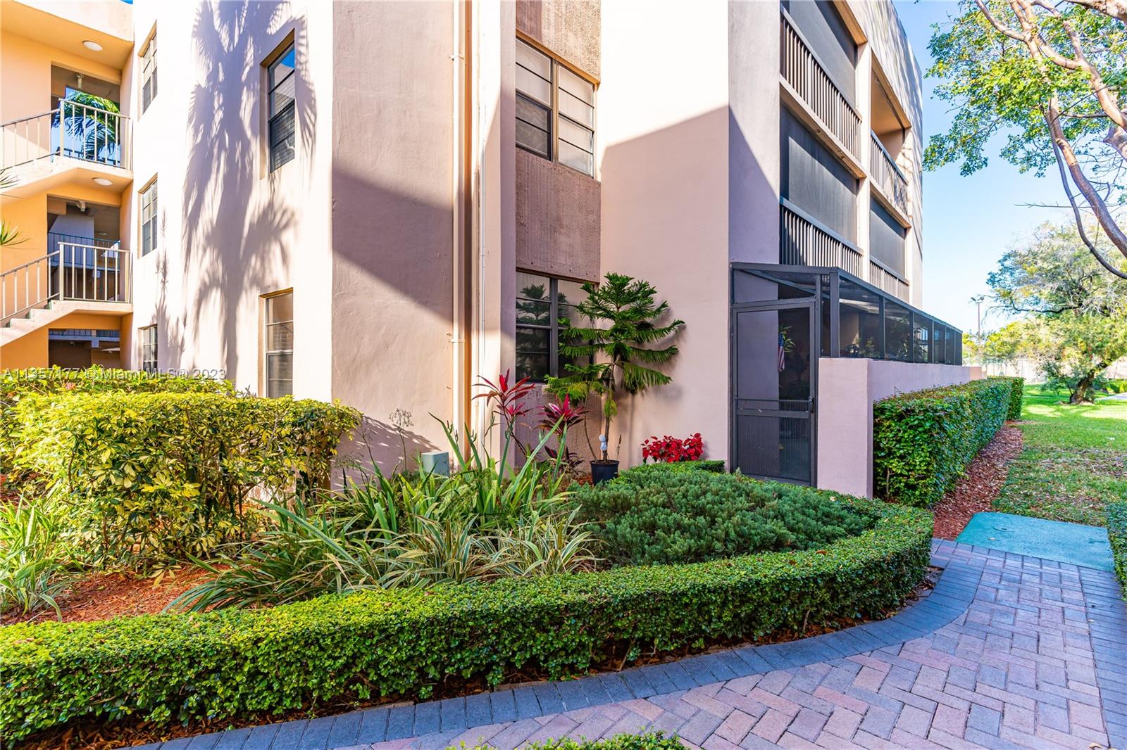 Kendall Miami, FL 33176 - Photo 24 of 35 a view of a building