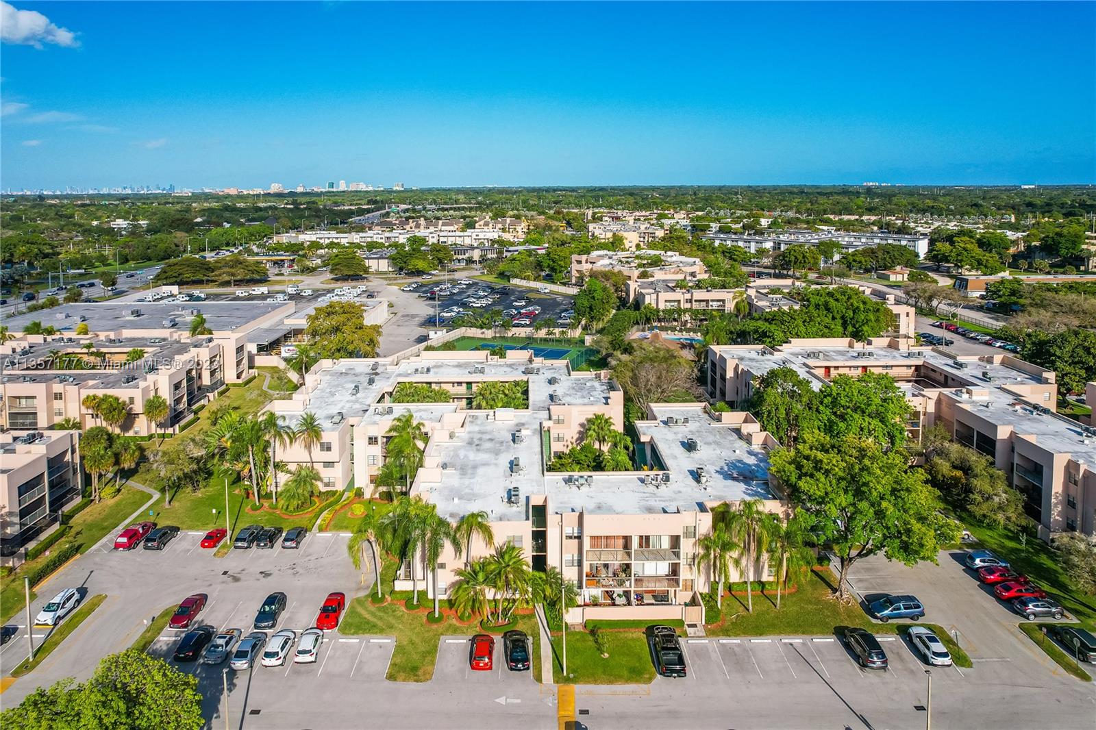 Kendall Miami, FL 33176 - Photo 31 of 35 an aerial view of residential houses with outdoor space
