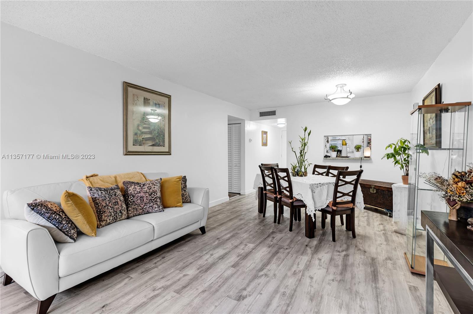 Kendall Miami, FL 33176 - Photo 4 of 35 a living room with furniture dining table and a potted plant