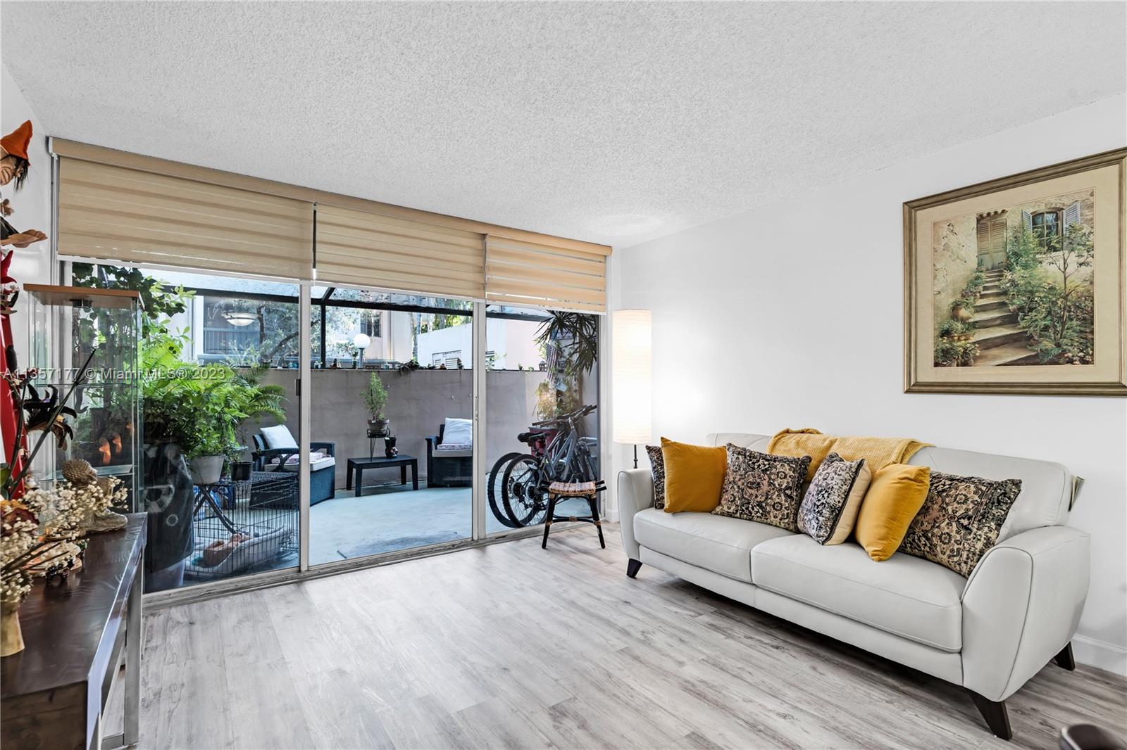 Kendall Miami, FL 33176 - Photo 6 of 35 a living room with furniture and a large window