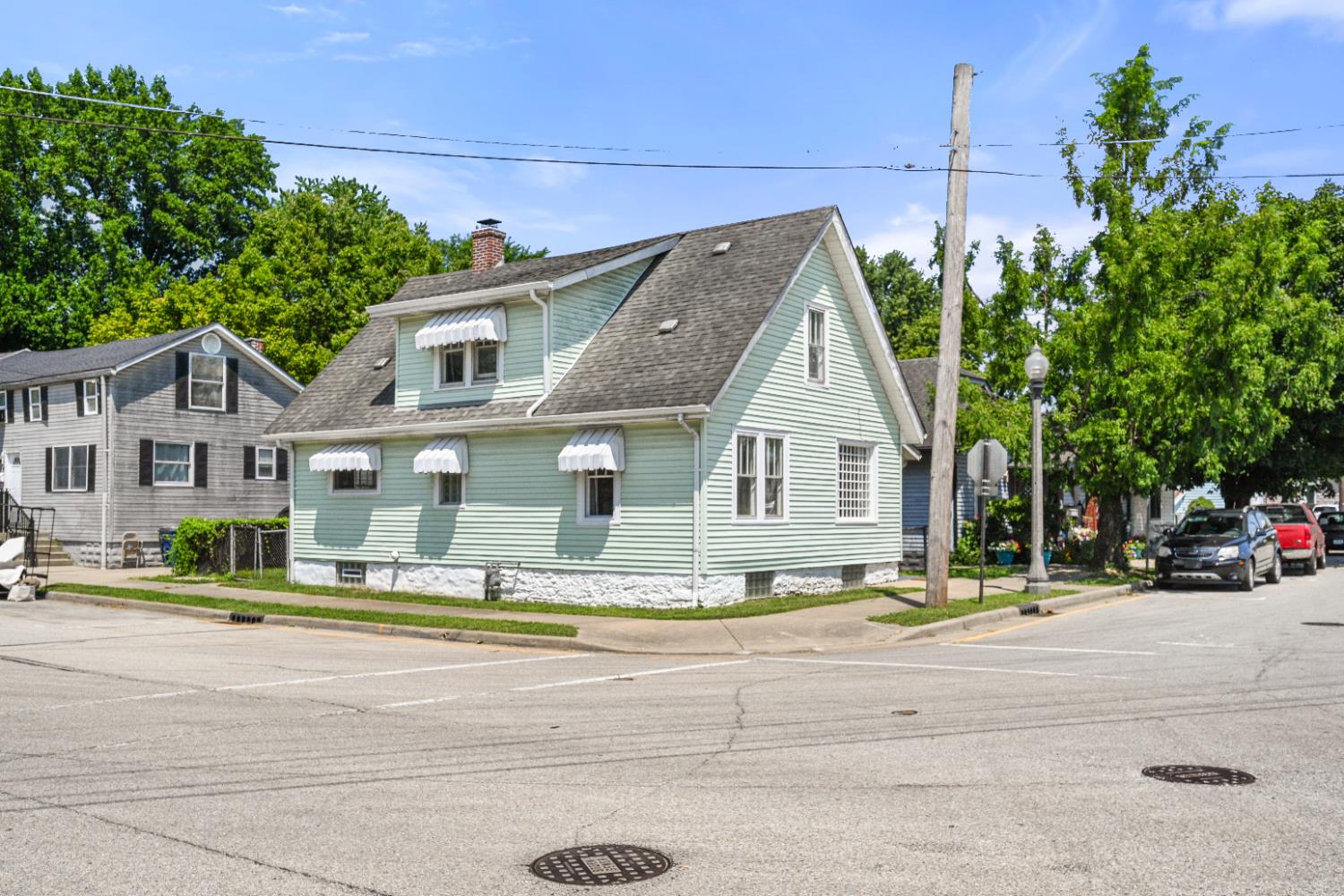 341 4th Street Lawrenceburg, IN 47025 - Photo 2 of 22