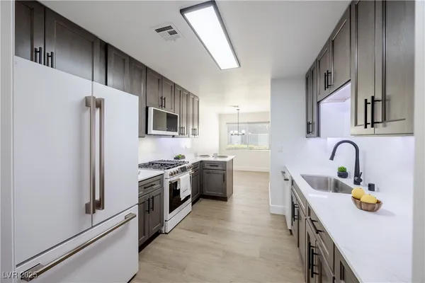 $2,629 | 540 West Horizon Ridge Parkway, Unit 1902, Henderson, NV 89012