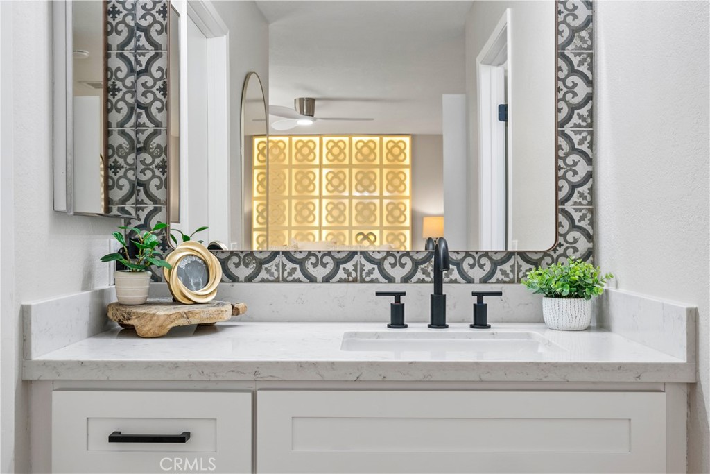 10620 Gemini Drive Riverside, CA 92503 - Photo 13 of 44 Primary En-suite bathroom.