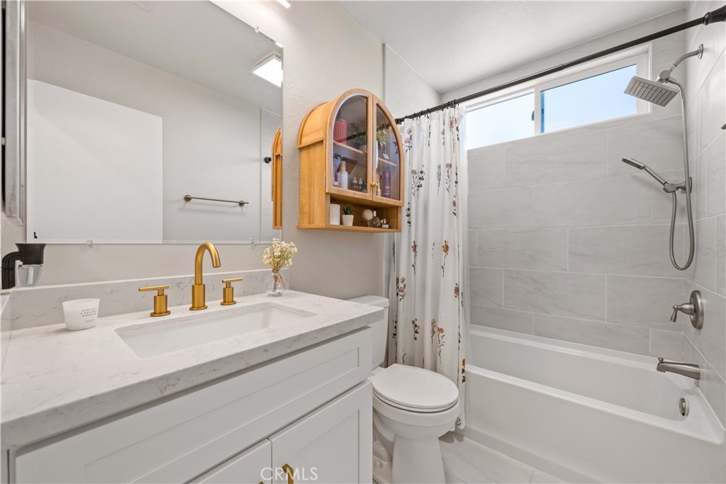 10620 Gemini Drive Riverside, CA 92503 - Photo 21 of 44 Hall bathroom.