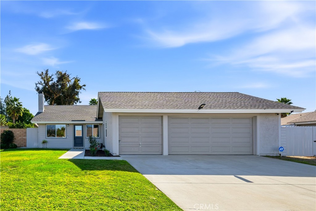 10620 Gemini Drive Riverside, CA 92503 - Photo 38 of 44 Three car garage!