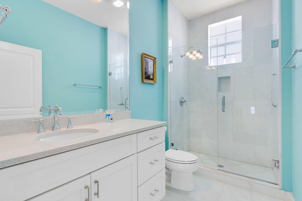 150 Jupiter Key Road Jupiter, FL 33477 - Photo 16 of 23 Guest Bathroom
