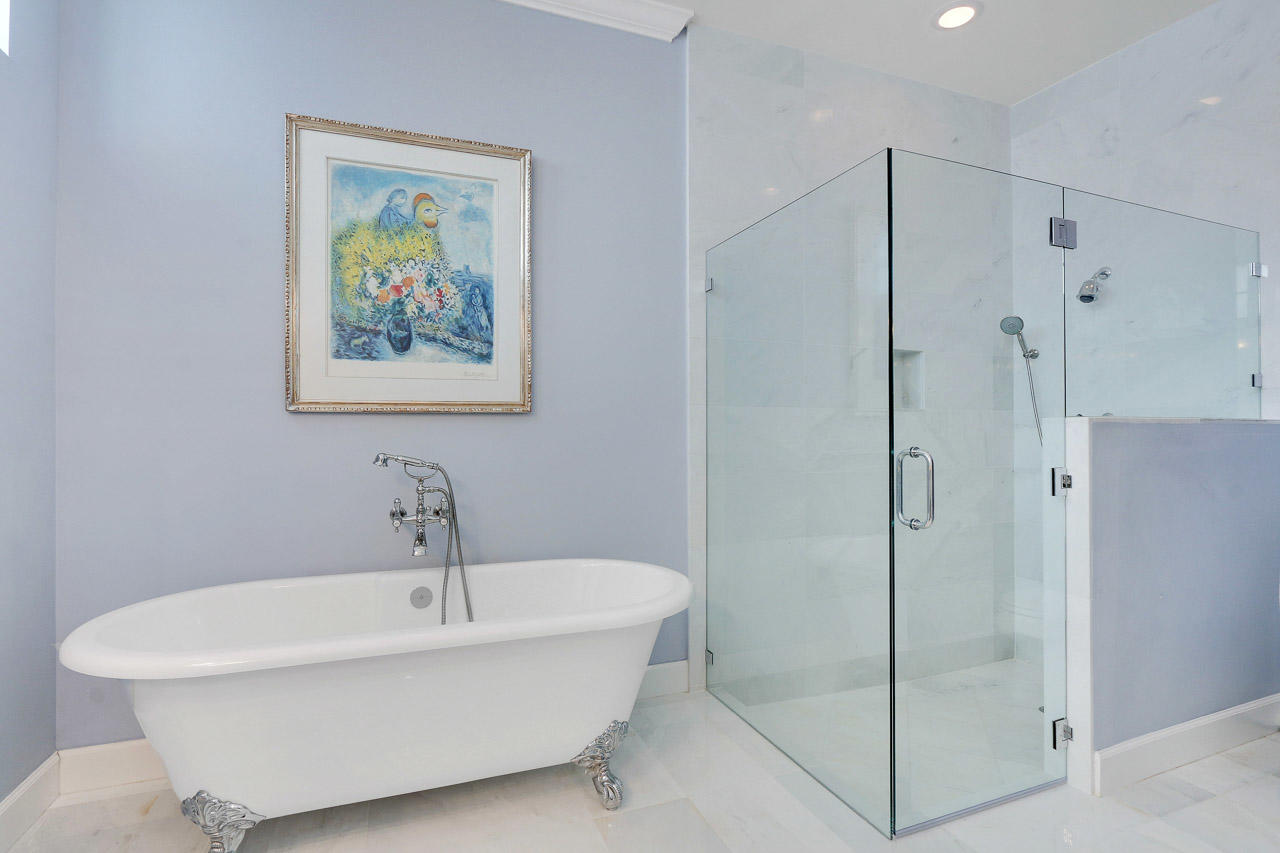 150 Jupiter Key Road Jupiter, FL 33477 - Photo 9 of 23 Master Bathroom