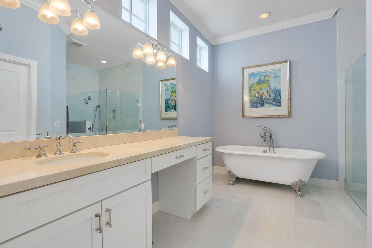 150 Jupiter Key Road Jupiter, FL 33477 - Photo 10 of 23 Master Bathroom