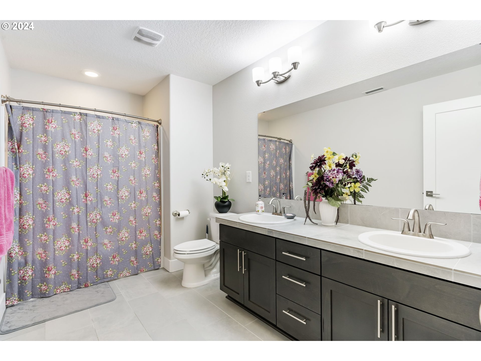 1838 South 46th Place Ridgefield, WA 98642 - Photo 29 of 47 a bathroom with a double vanity sink toilet and a mirror
